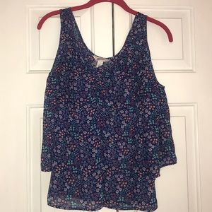 Tank top with cut out shoulders.